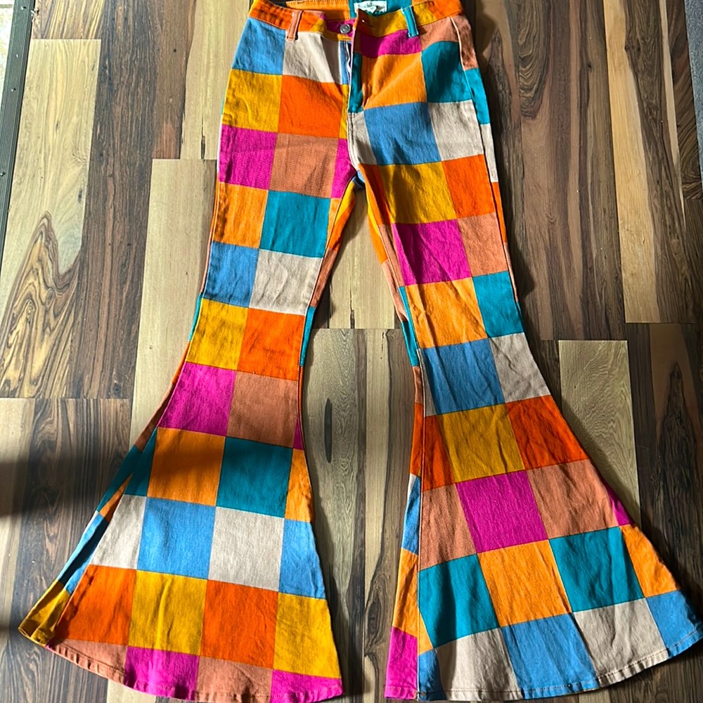 peach love colorblock flare jeans